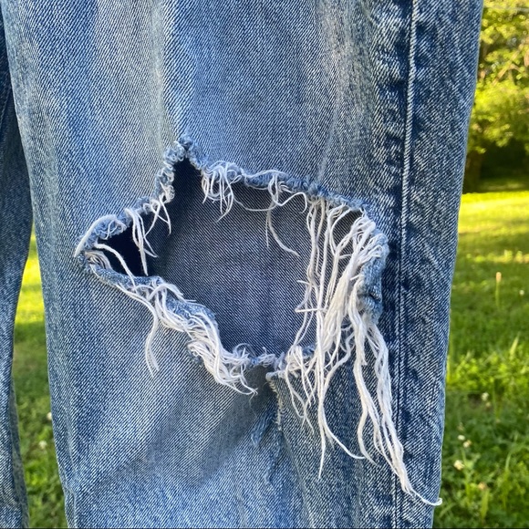 American Eagle Ripped Curvy Mom Jeans - Picture 4 of 8